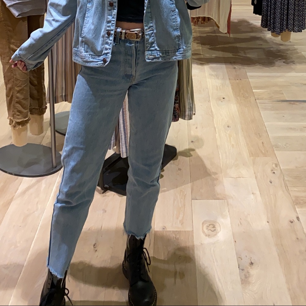 Brandy Melville light wash jeans